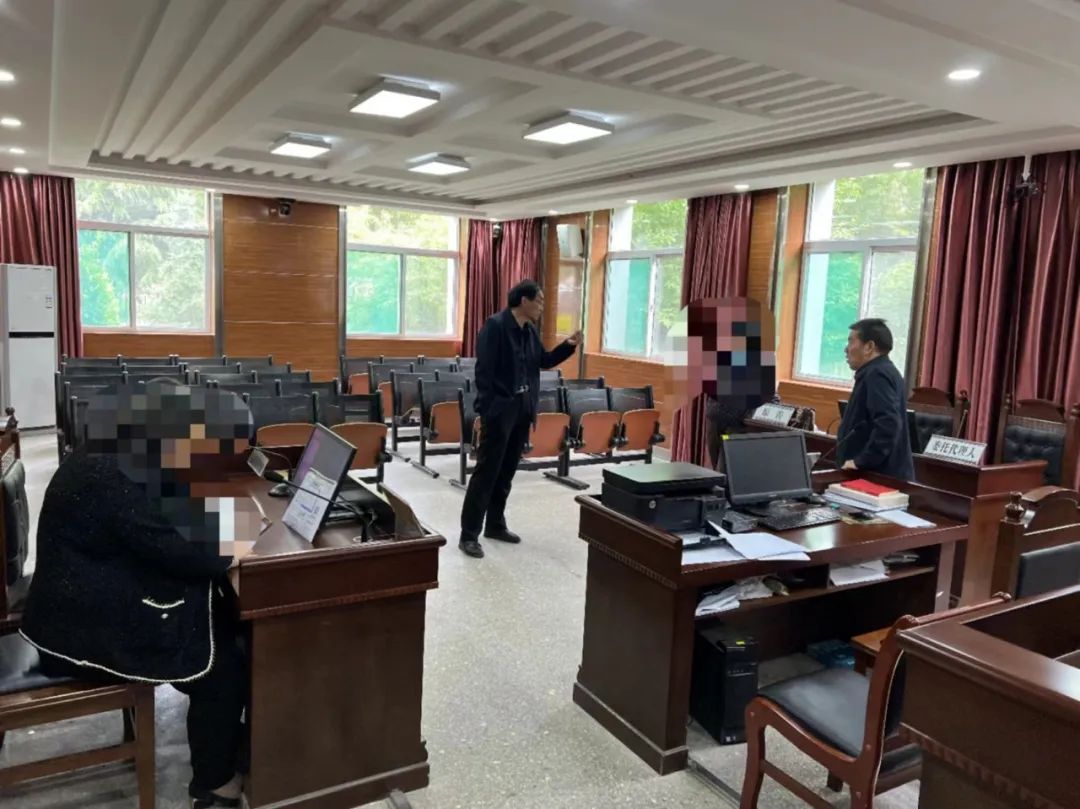 麻田法庭:赡养老人起纠纷 法庭调解续亲情