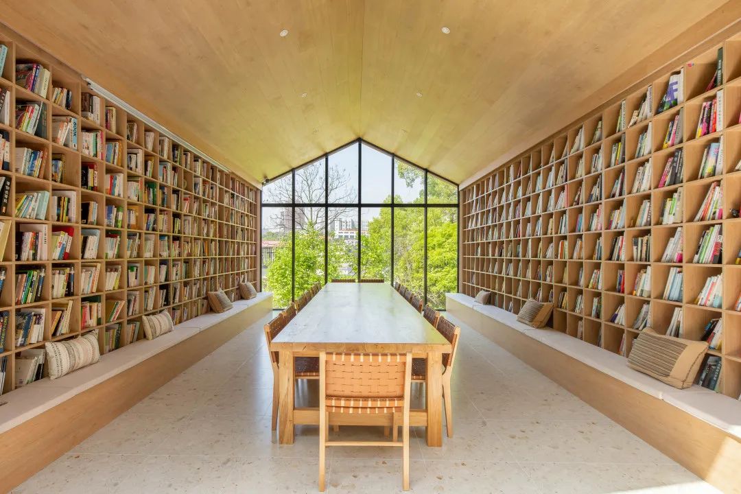 岳麓山52阅读 || 长沙唯一的森林图书馆,藏在新区这家民宿里_澎湃号