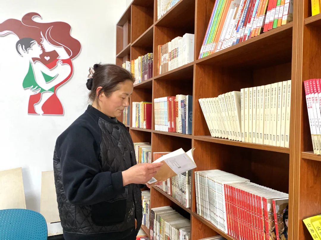 目前,邳城镇23个村均已实现农家书屋全覆盖,通过农家书屋建设,助推了