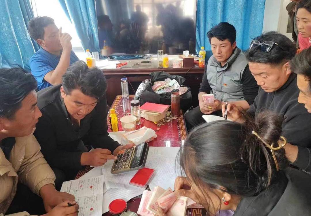 【乡城零距离】正斗乡正斗村为450余名务工群众发放80万元现金