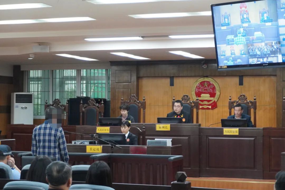 以案释法,以案警示|潼南法院公开开庭审理两起职务犯罪案件