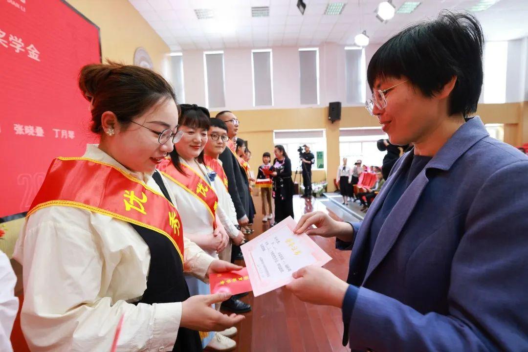 奖学金颁奖典礼"在北仑柴桥实验小学举行_澎湃号·政务_澎湃新闻-the