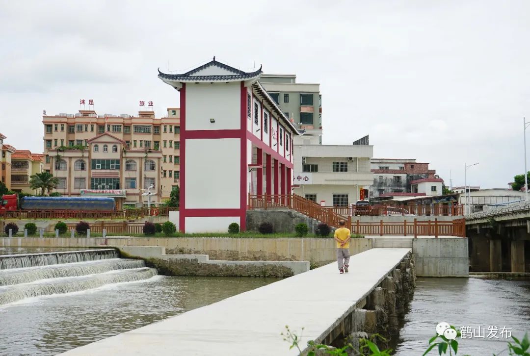 伍建军 摄近日,记者走访发现,位于宅梧镇堂马村的堂马水闸"华丽变装"