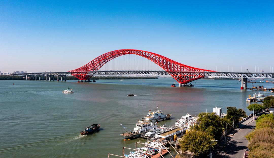 由中国铁建大桥局承建的广州明珠湾大桥,位于广州市南沙区,是目前世界