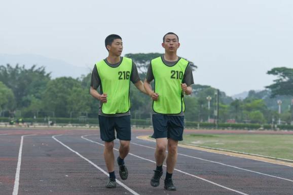 跆拳道黑带教练健身教练都来当兵了