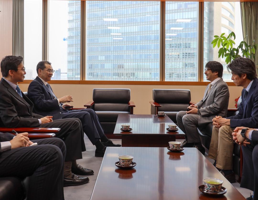 驻日本大使吴江浩走访tbs电视台社长佐佐木卓_澎湃号·政务_澎湃新闻