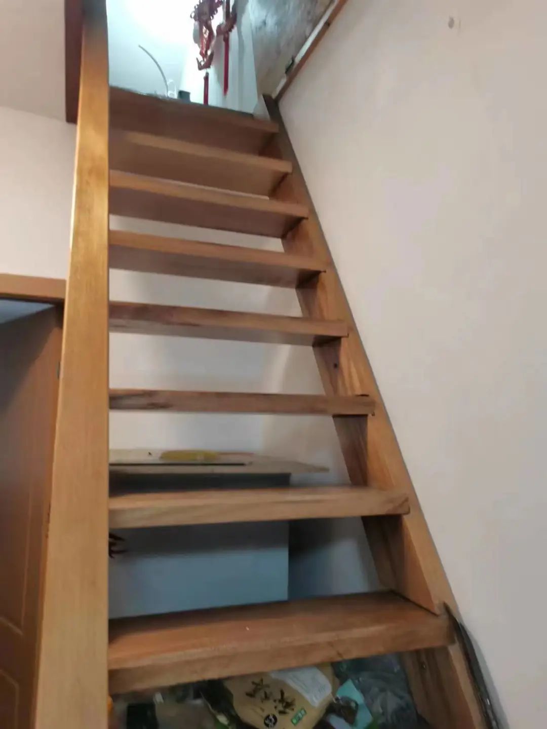 以案释法平改坡中搭阁楼雷霆整治解民忧