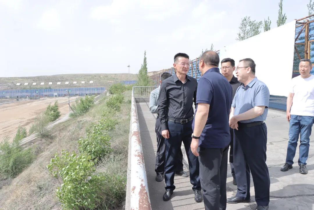 先后到准格尔召镇伊泰集装站,纳日松镇松树焉神州煤矿,柏树梁火区等地
