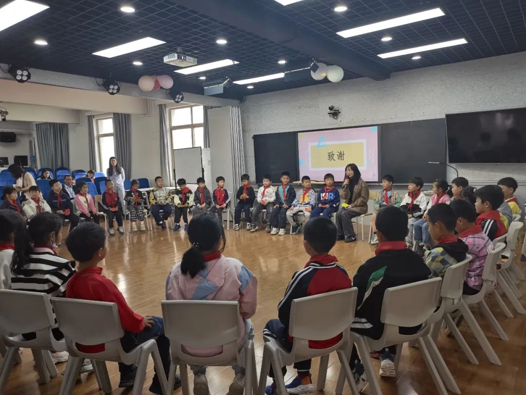 暖心小岛一件事民革市委会携手舟山绿城育华国际学校到秀山开展教学