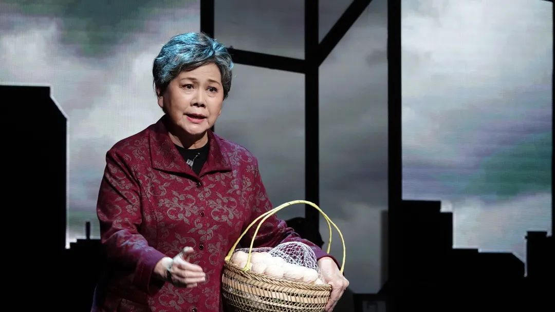 国家二级演员顾恺(左一)国家一级演员吴梅影(右一)本次展演的《啊