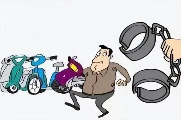 发现一辆未上锁的电动车,便生起别样"心思", 悄无声息地将其推走变卖