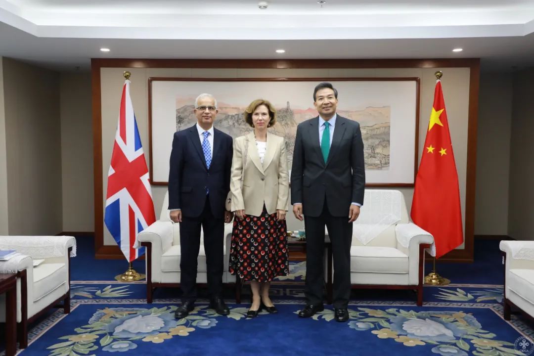 罗照辉署长会见英国驻华大使吴若兰_澎湃号·政务_澎湃新闻-the paper