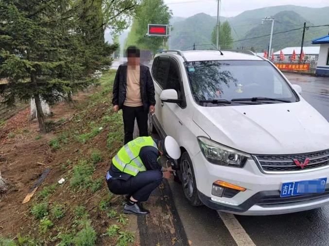 交警正能量丨汪清交警帮助群众更换轮胎 爱心之举获称赞澎湃号·政务澎湃新闻 The Paper 9493