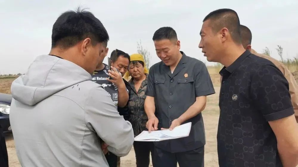 【不伤和气促春耕】02近日,应县人民法院受理了一起因土地侵占产生的