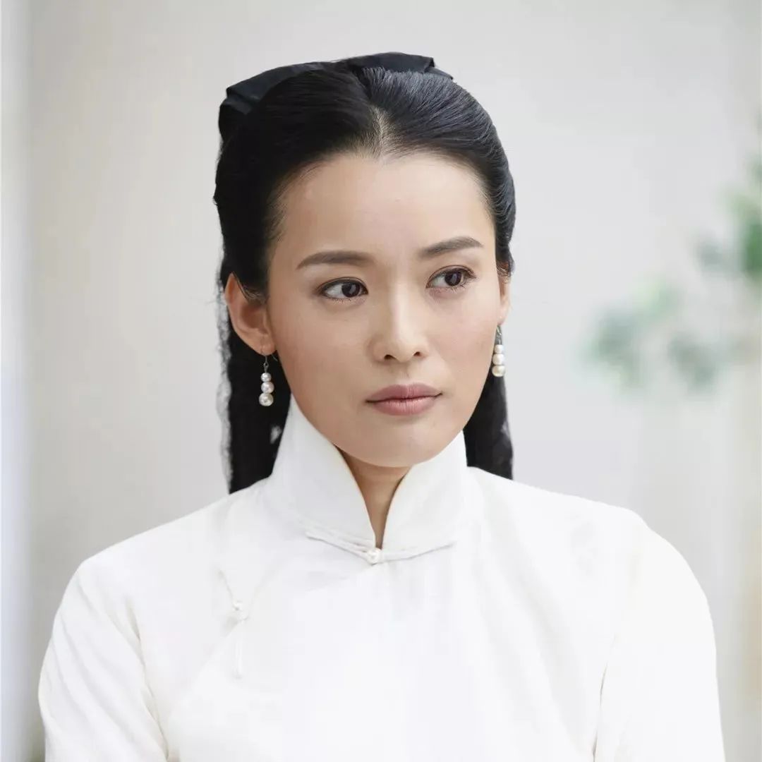 蒙亭宜 饰 张怡梅生性多疑曾经潜伏到利箭特战队中今晚19:05齐鲁频道