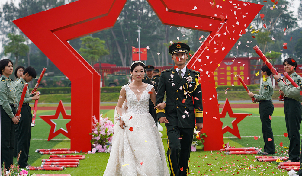 某旅举办军人集体婚礼,超级甜!_澎湃号·媒体_澎湃新闻-the paper