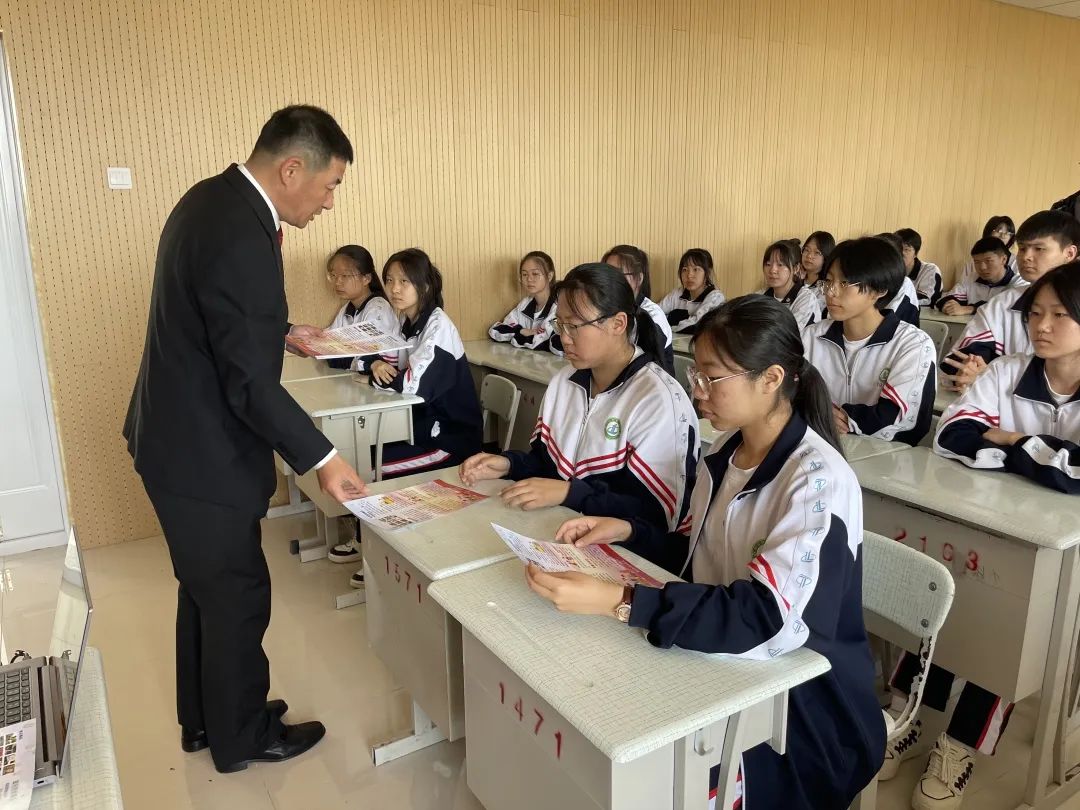 行为,5月19日,在第36个国际禁毒日来临前夕,同江法院刑事审判庭庭长