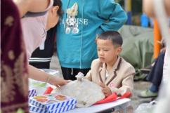 “关爱留守雏鹰 携手展翅高飞”儿童跳蚤市场爱心义卖活动开展