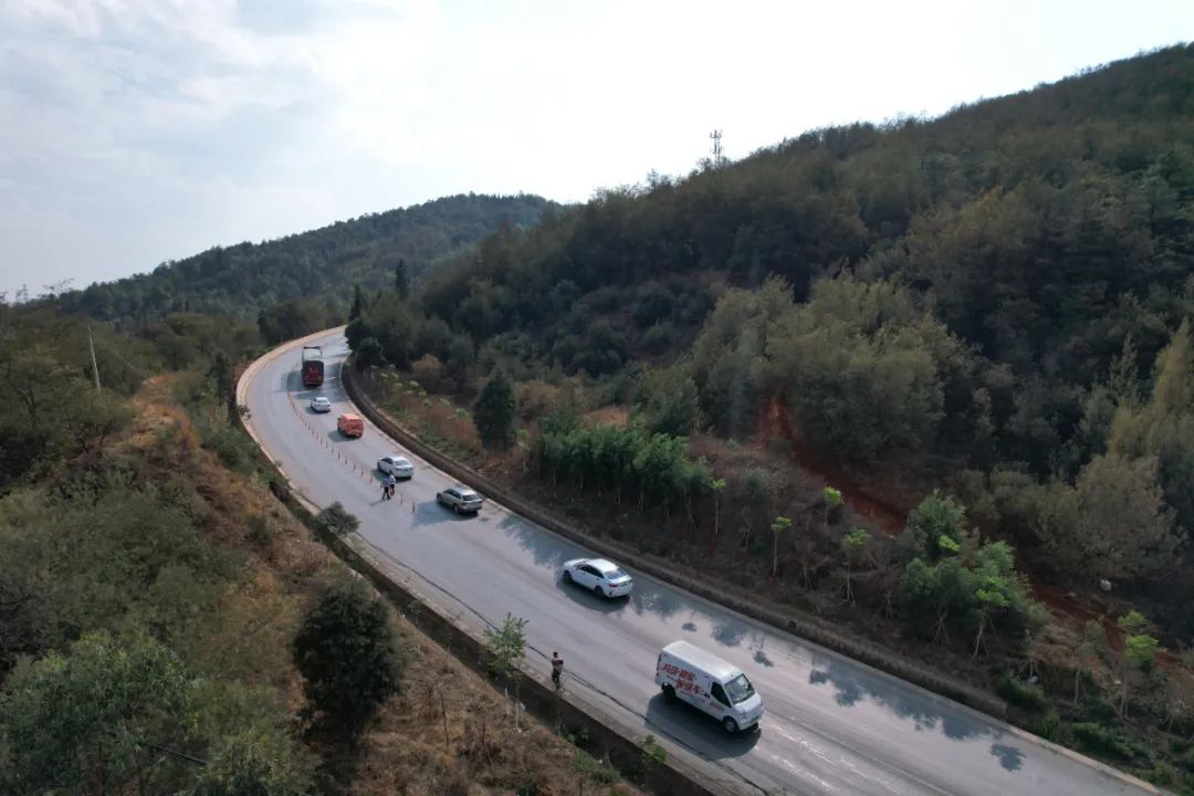 g324福昆线昆明段(老昆石公路),起点为小石坝,终点为石林风景区,全程