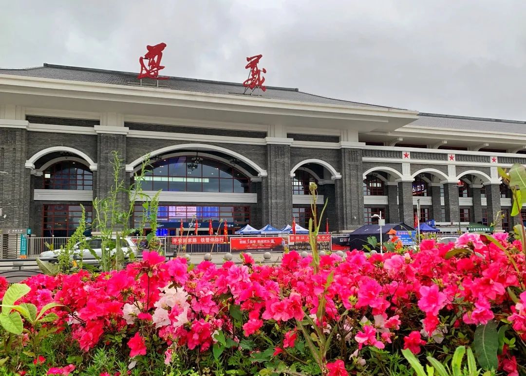 坐着高铁看贵州|渝贵铁路扩大贵州发展"朋友圈"_澎湃号·政务_澎湃