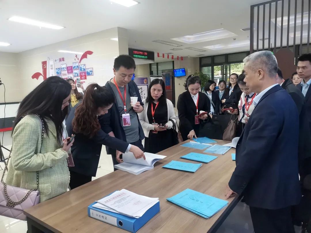 裴尧到安化开展省放管服改革揭榜竞优政务直播调研