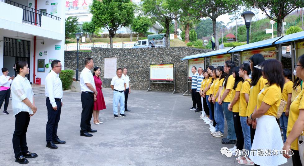 庆来学校大门_庆来学校新校服_庆来学校