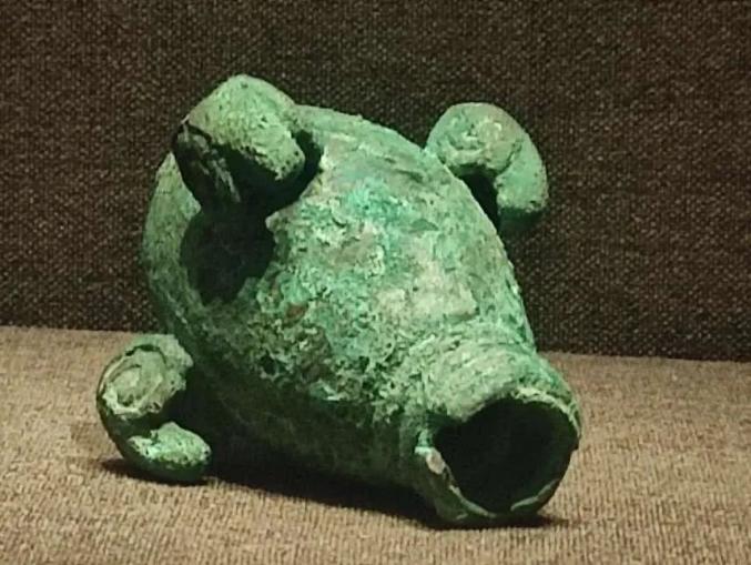 玉门火烧沟代表性文物四羊首青铜权杖头在甘肃省博物