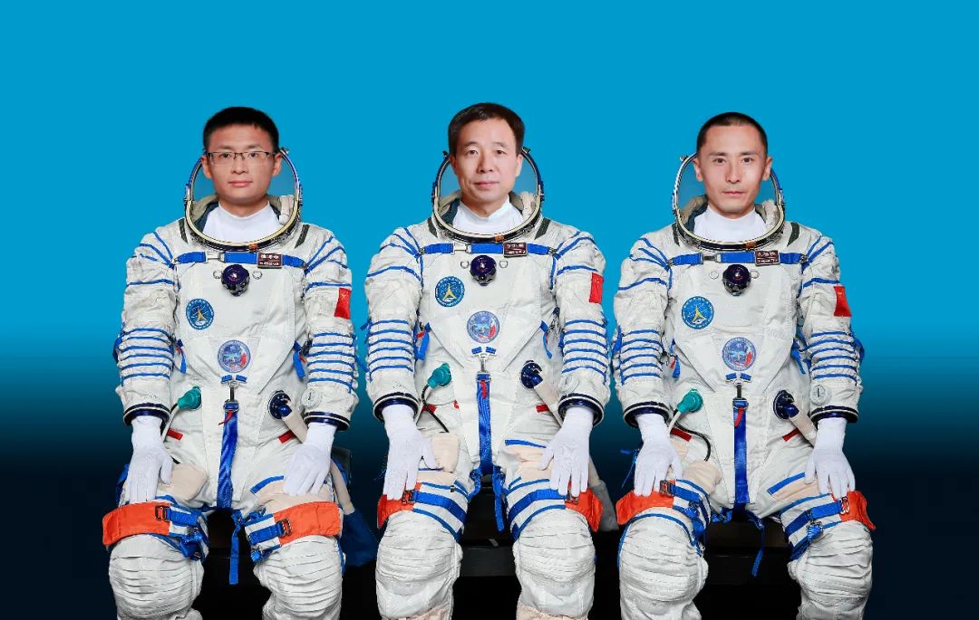 3名航天员都是博士_神舟十号航天员出征_神舟十号航天员出征仪式
