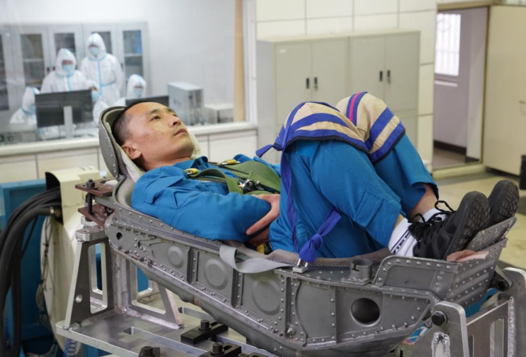 神舟十号航天员出征_神舟十号航天员出征仪式_3名航天员都是博士