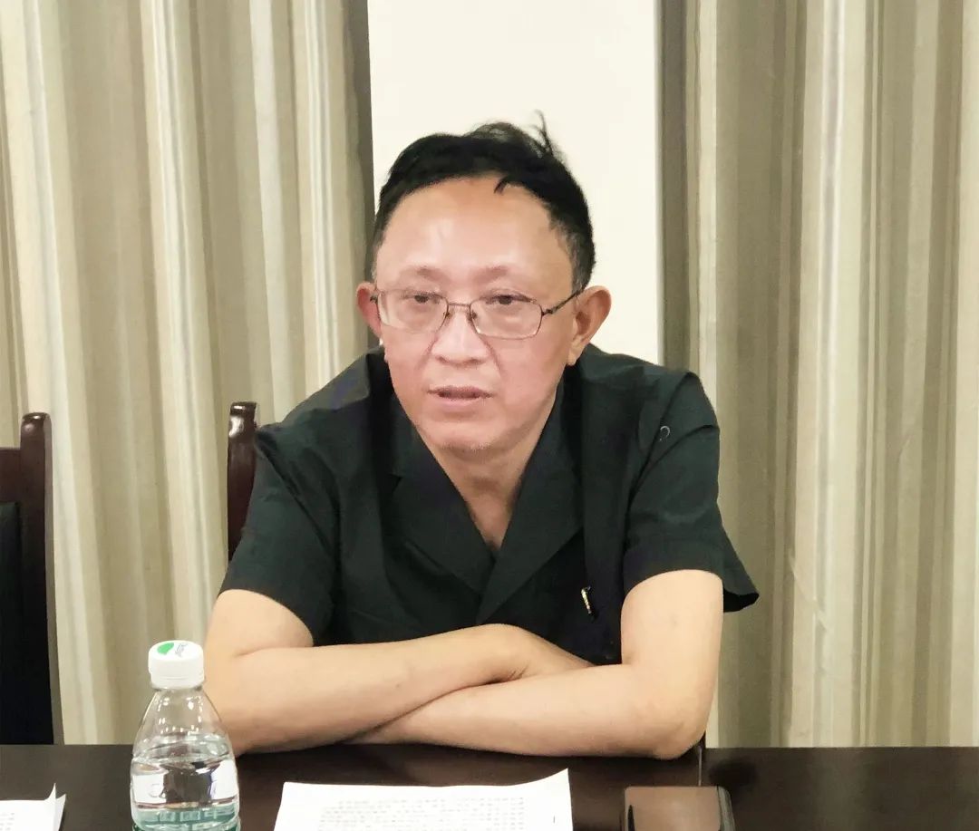 最后,周康平主任对青年干警以自身经历讲廉政故事,用自身岗位提炼分析