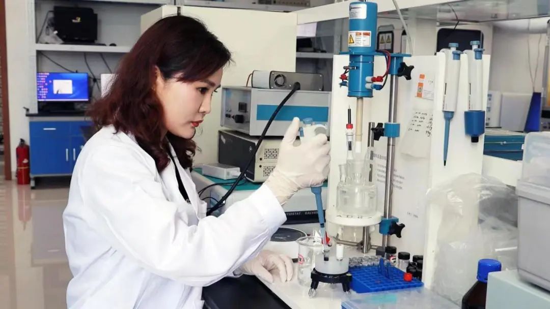 余彦,中国科学技术大学教授,2023年安徽省"最美科技工作者".