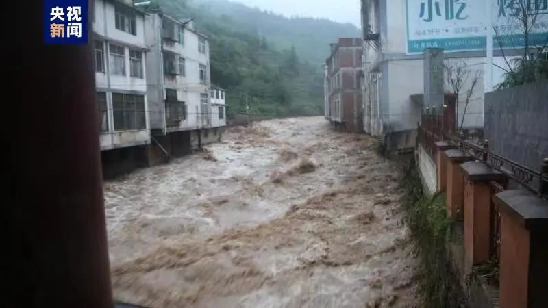 暴雨山洪视频_呼和浩特山洪失联3人已遇难_暴雨遇难21人