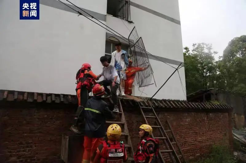 呼和浩特山洪失联3人已遇难_暴雨遇难21人_暴雨山洪视频
