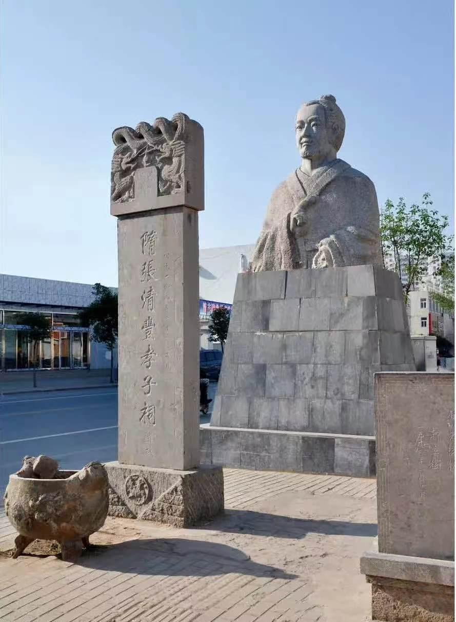 "隋张清丰孝子祠"遗址处的张清丰塑像以上两处张清丰塑像实际上是一个