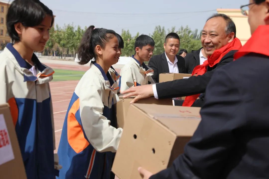 岳普湖县阿其克乡中学图片