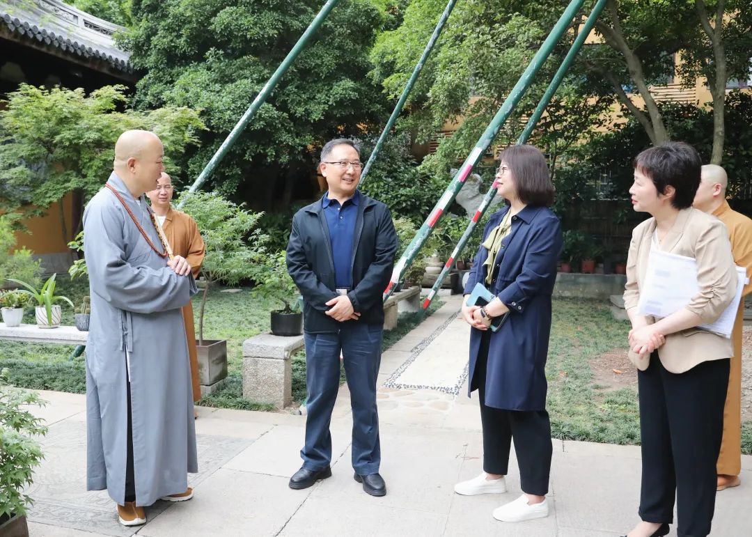 动态 | 区政协主席黄冲走访市政协常委照诚