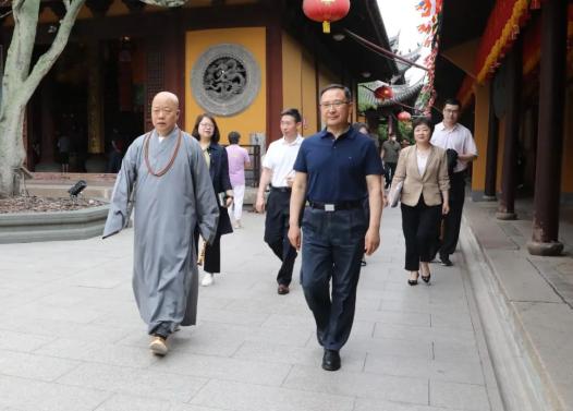 动态 | 区政协主席黄冲走访市政协常委照诚