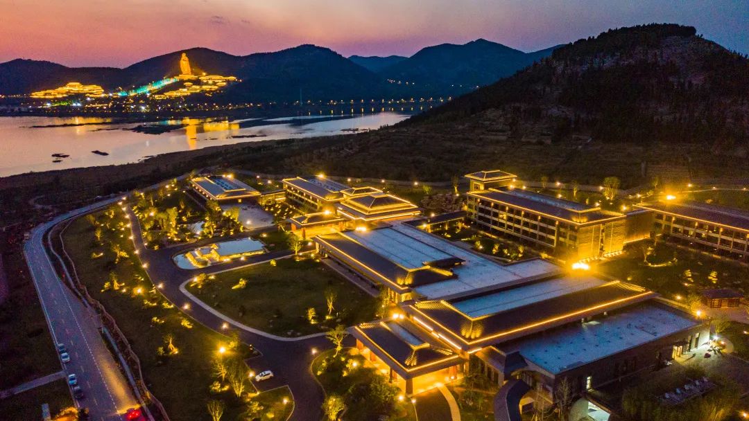 除尼山圣境景区外,还有尼山书院酒店,尼山宾舍两处度假酒店,均配备不