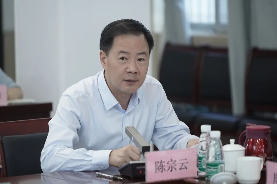 陈宗云向专家介绍了广东省农业科技创新平台建设成效,并对重点实验室