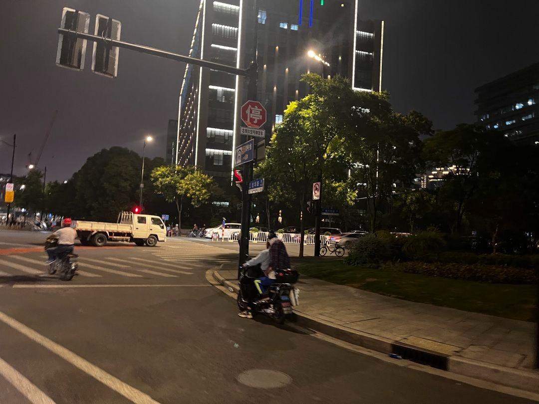 夜间护考助力考生筑梦,这群人在行动!_澎湃号·政务_澎湃新闻-The Paper