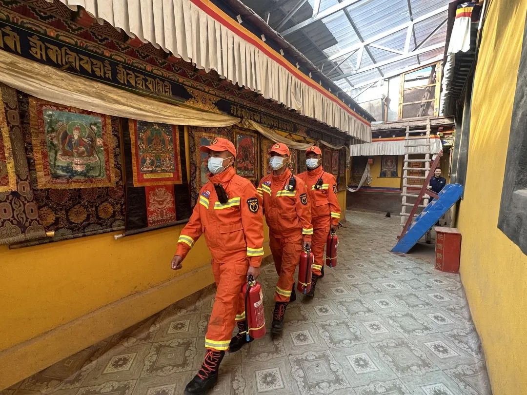 各县区动态 II 加查大队圆满完成加查县崔久乡琼果杰寺“杰亚曲”佛事活动执勤安保任务