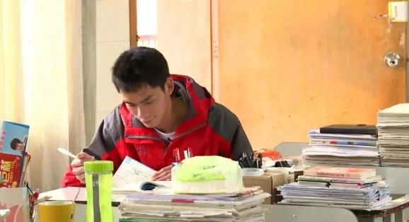 唐尚珺放弃考清华_同学请大声点阅读答案_青叶同学请告诉我