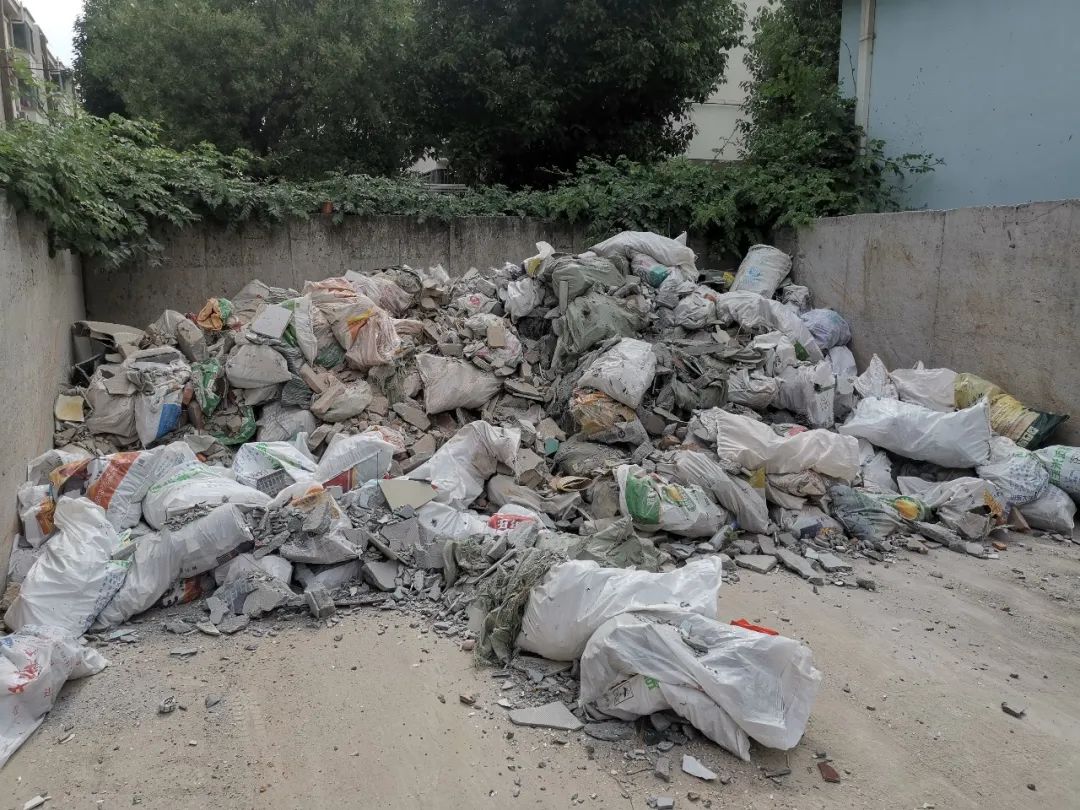【以案释法】装修垃圾堆放有讲究,防尘措施要做好!