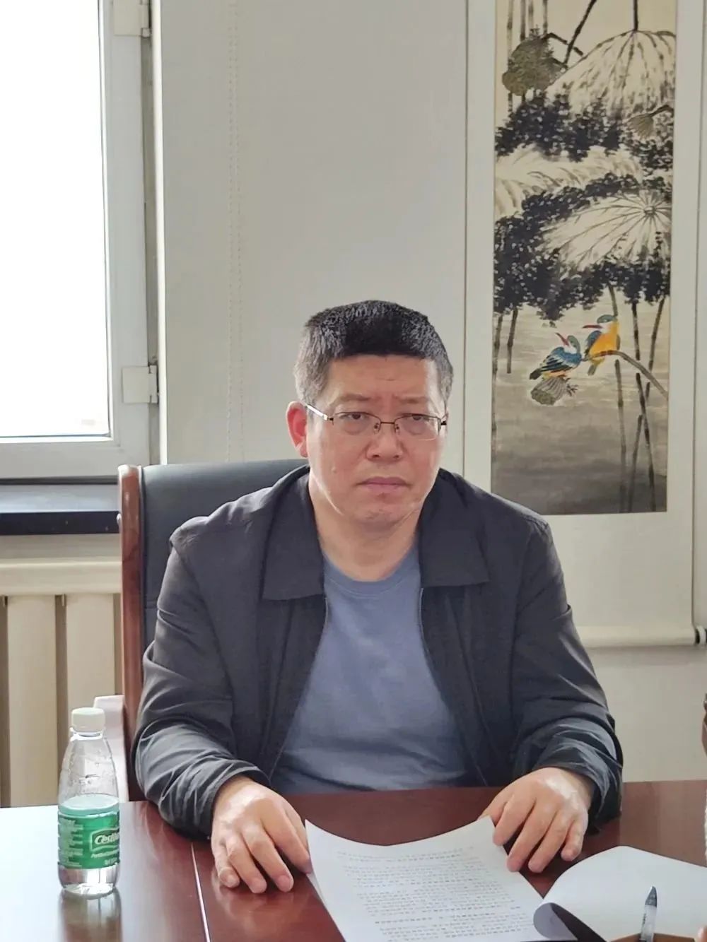 赵子君先后查看了法庭立案窗口,审判法庭,会议室等场所,在随后召开的