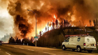 加拿大东西海岸4百多处大火猛烈，或持续整夏｜美加新闻播报