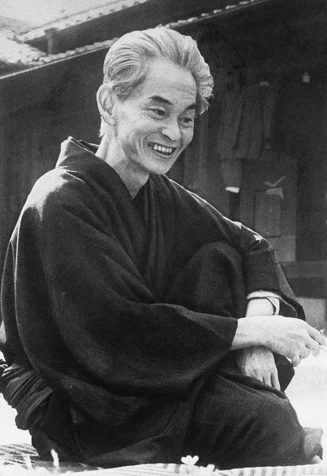 川端康成1968年，川端康成凭借三部美学巅峰之作——《雪国》《古都》《千