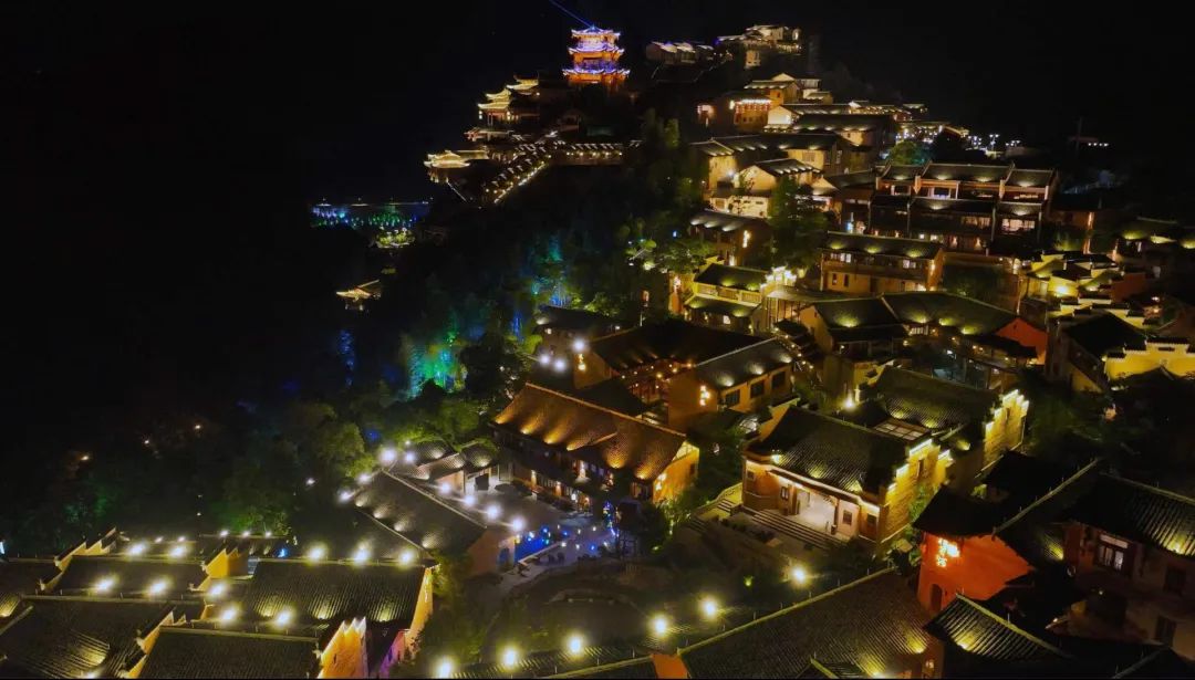 原来穷乡僻壤现在旅游名乡 废弃矿山变身“仙侠世界”（中国环境报）
