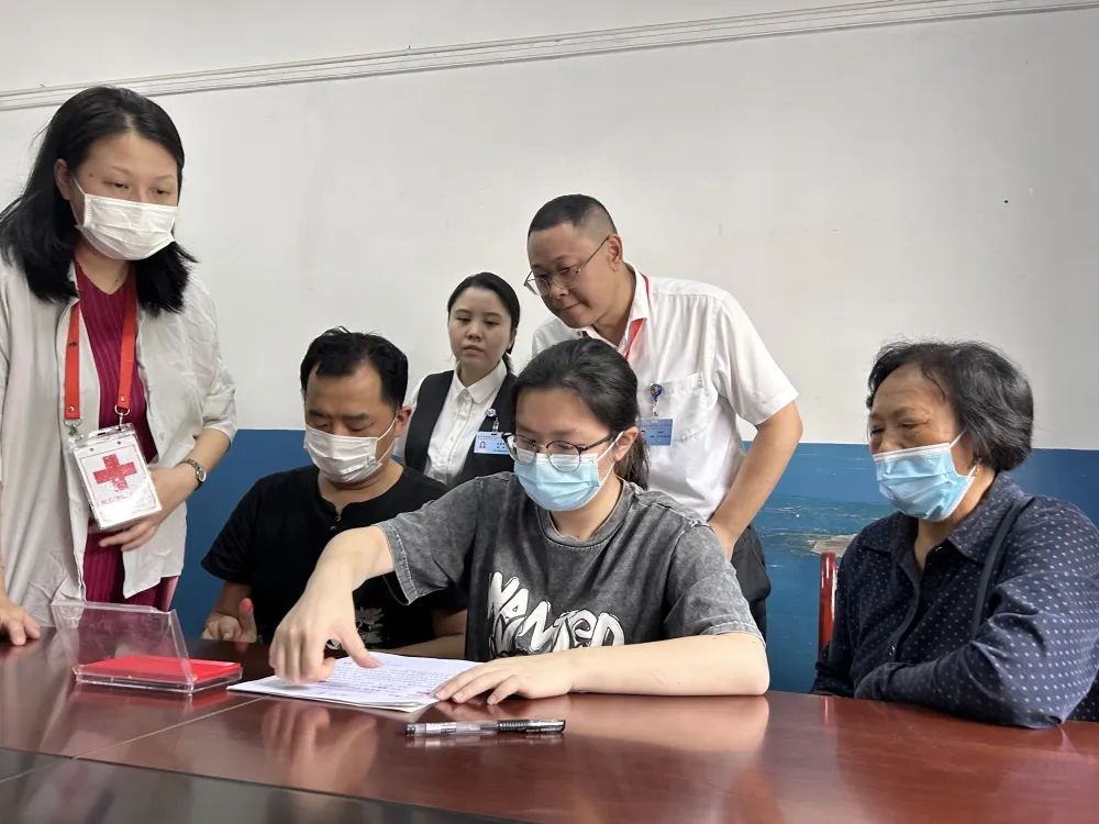 女死囚犯捐献器官_医生去世捐器官救3人_陈仲伟医生因抢救无效辞世