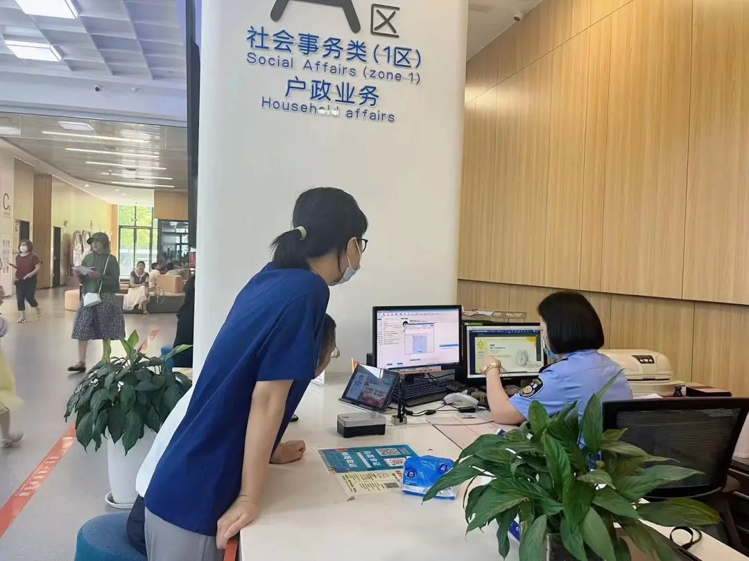 一考生开心出考场_席幕容诗一棵树_席幕容送别意思