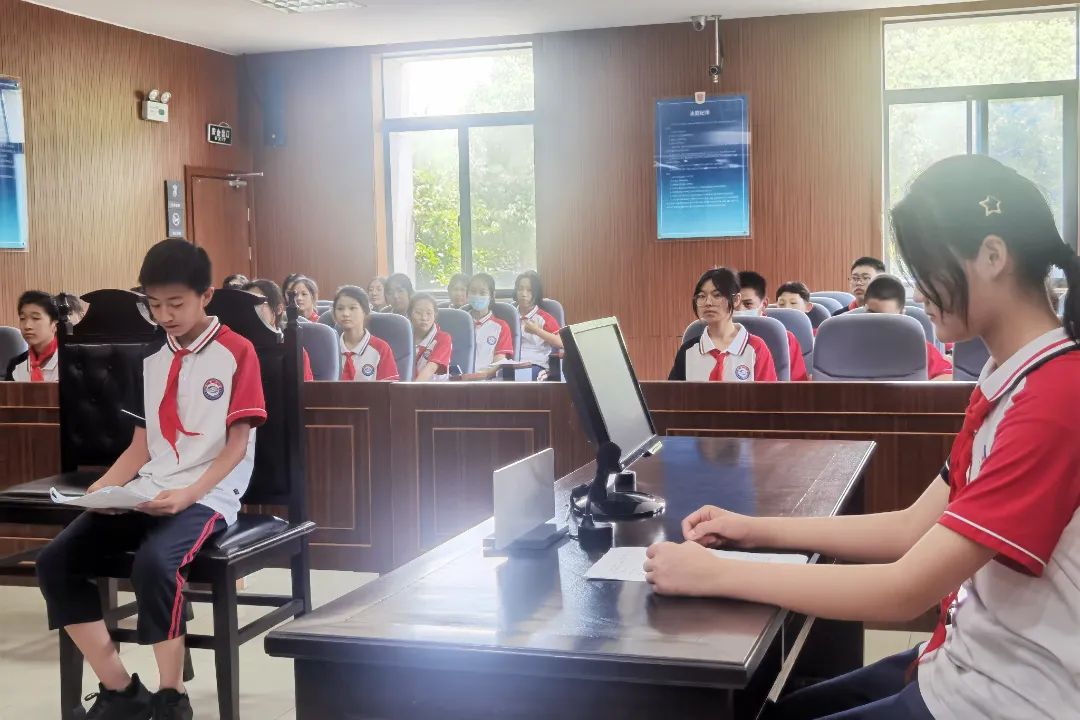 仪征法院陈集法庭组织中学生开展模拟法庭活动